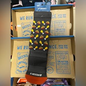 NEW Brooks Turkey Trot Socks